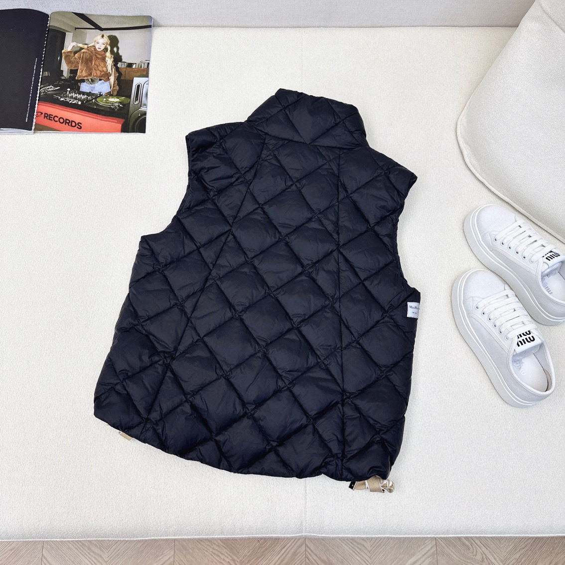 “Autumn/Winter Diamond-Grained Velvet Suit with Letter Logo Decorations and Original Hardware Fittings | Fashionable and Classic Design” - 图片 7