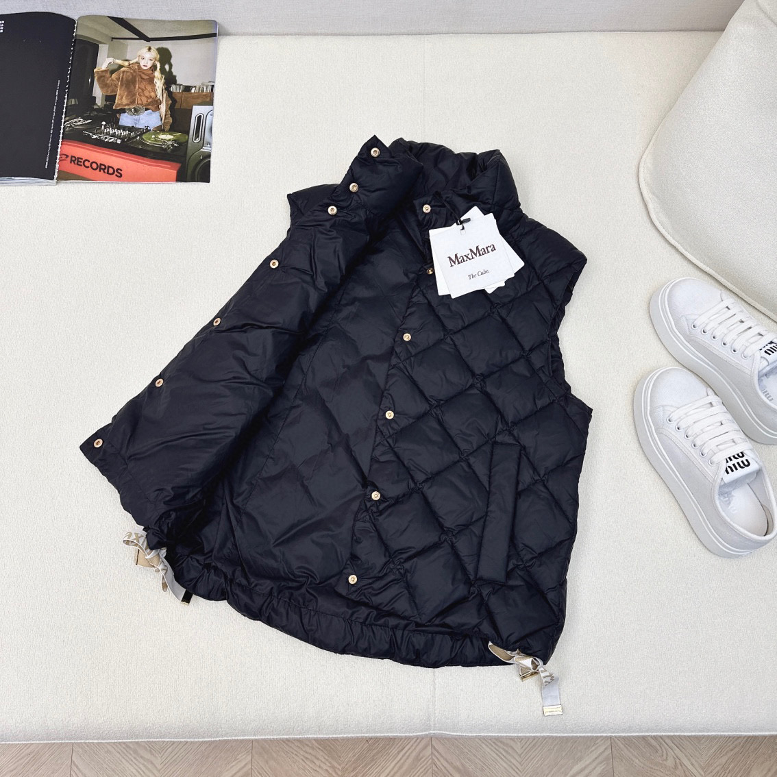 “Autumn/Winter Diamond-Grained Velvet Suit with Letter Logo Decorations and Original Hardware Fittings | Fashionable and Classic Design” - 图片 6