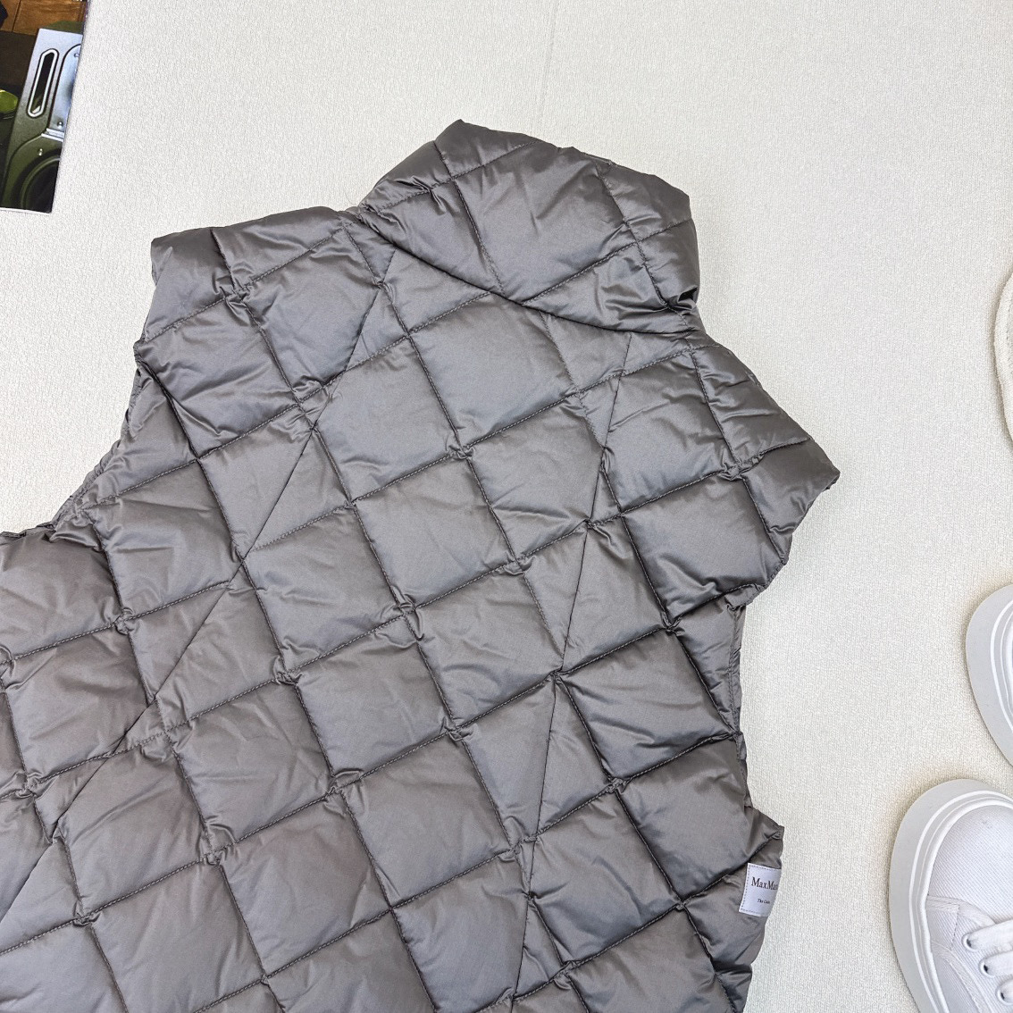 “Original Femininity Suit with Dustproof Bag: Diamond-Grained Velvet Macs for Autumn/Winter, Classic and Fashionable” - 图片 8