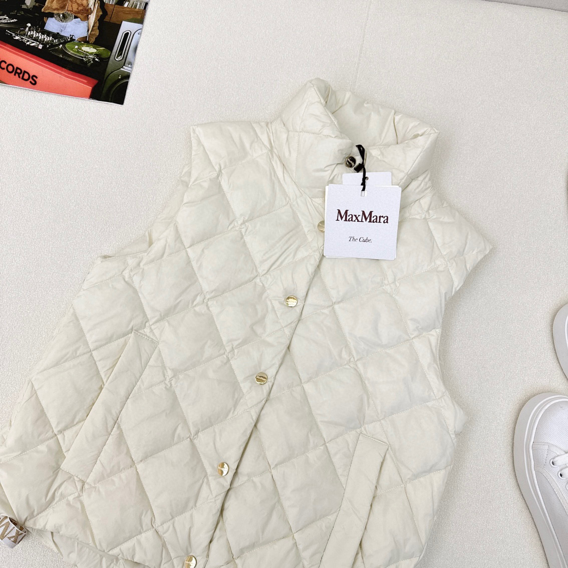 “Stylish Feminine Suit with Dustproof Bag: Diamond-Grained Velvet Macs for Autumn and Winter” - 图片 2