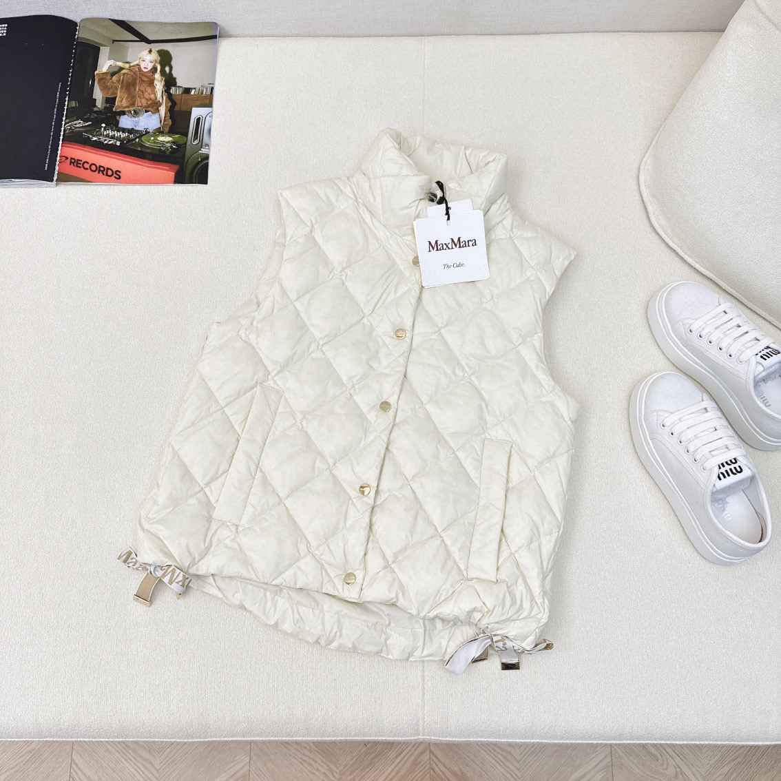 “Stylish Feminine Suit with Dustproof Bag: Diamond-Grained Velvet Macs for Autumn and Winter”