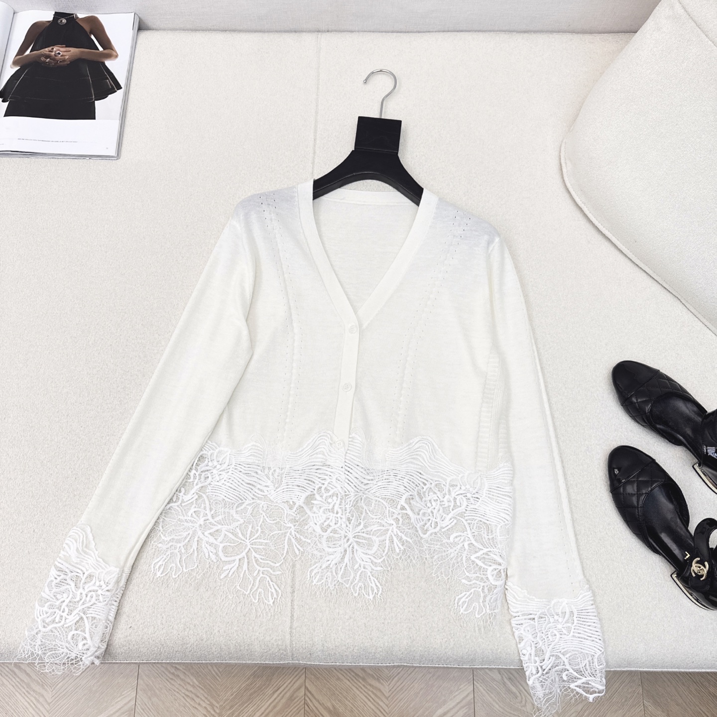 “Es 25Ss: High-Quality Wool Lace Dress with Elegant Black Gas Field Design” - 图片 7