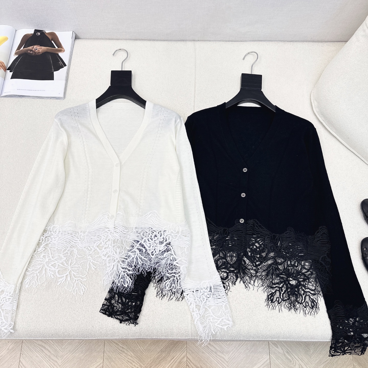 “Es 25Ss: High-Quality Wool Lace Dress with Elegant Black Gas Field Design”