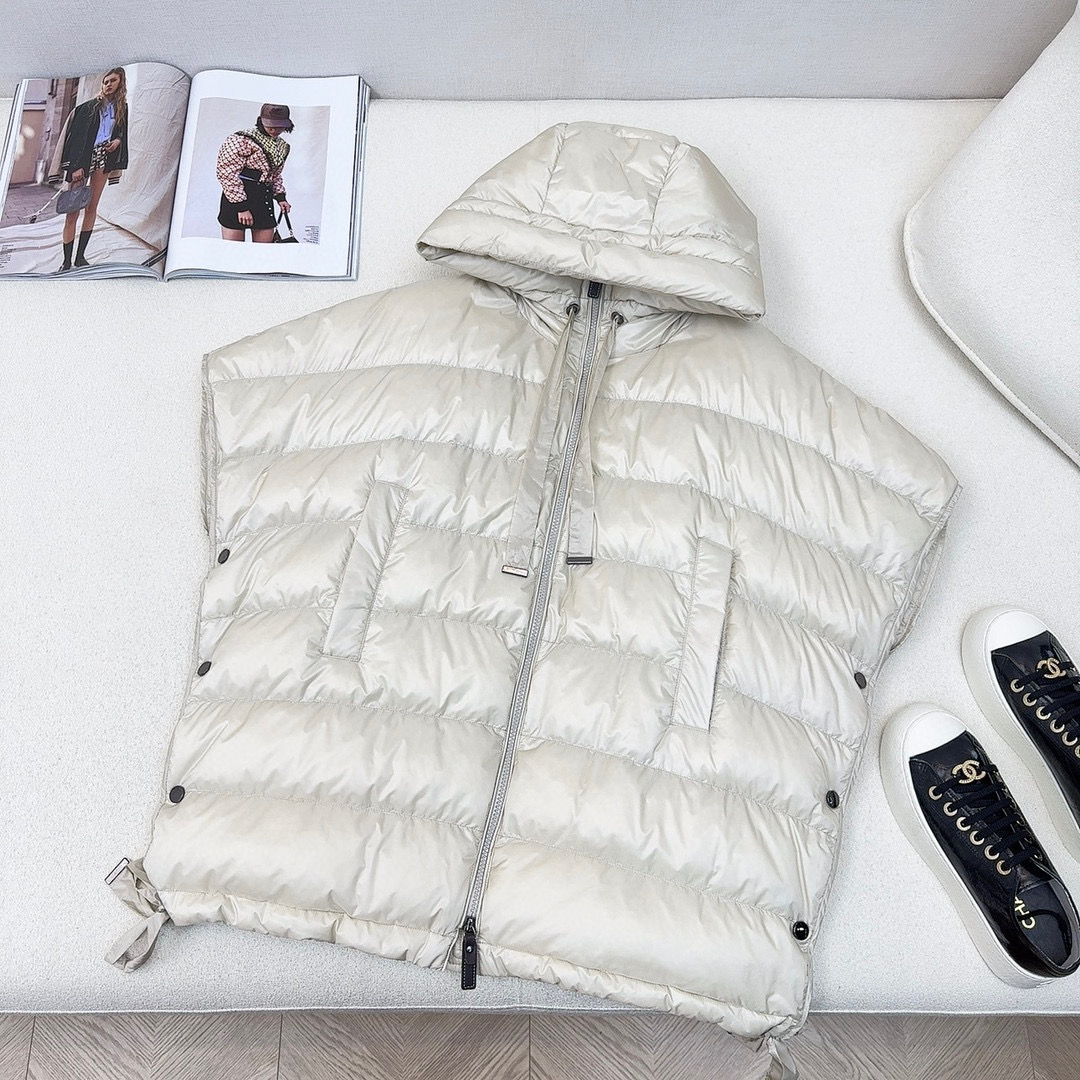 Title: P984 Femininity Suit with Dustproof Bag and Velvet Filling Summary: P984 suit with cape, nylon, velvet filling, and chicken-recommended flavor vest in short designs and three colors