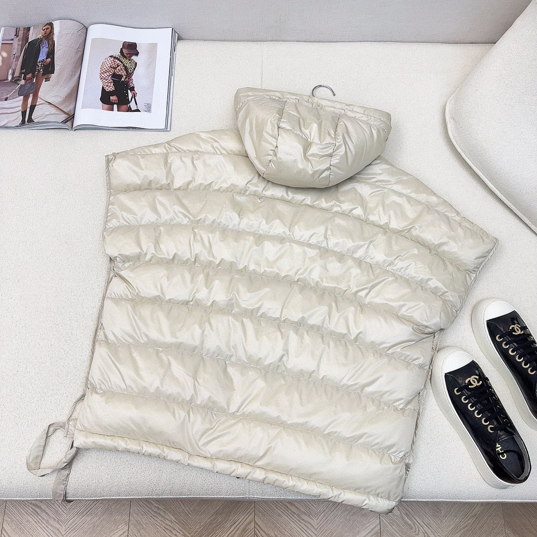 Title: P984 Femininity Suit with Dustproof Bag and Velvet Filling Summary: P984 suit with cape, nylon, velvet filling, and chicken-recommended flavor vest in short designs and three colors - 图片 9