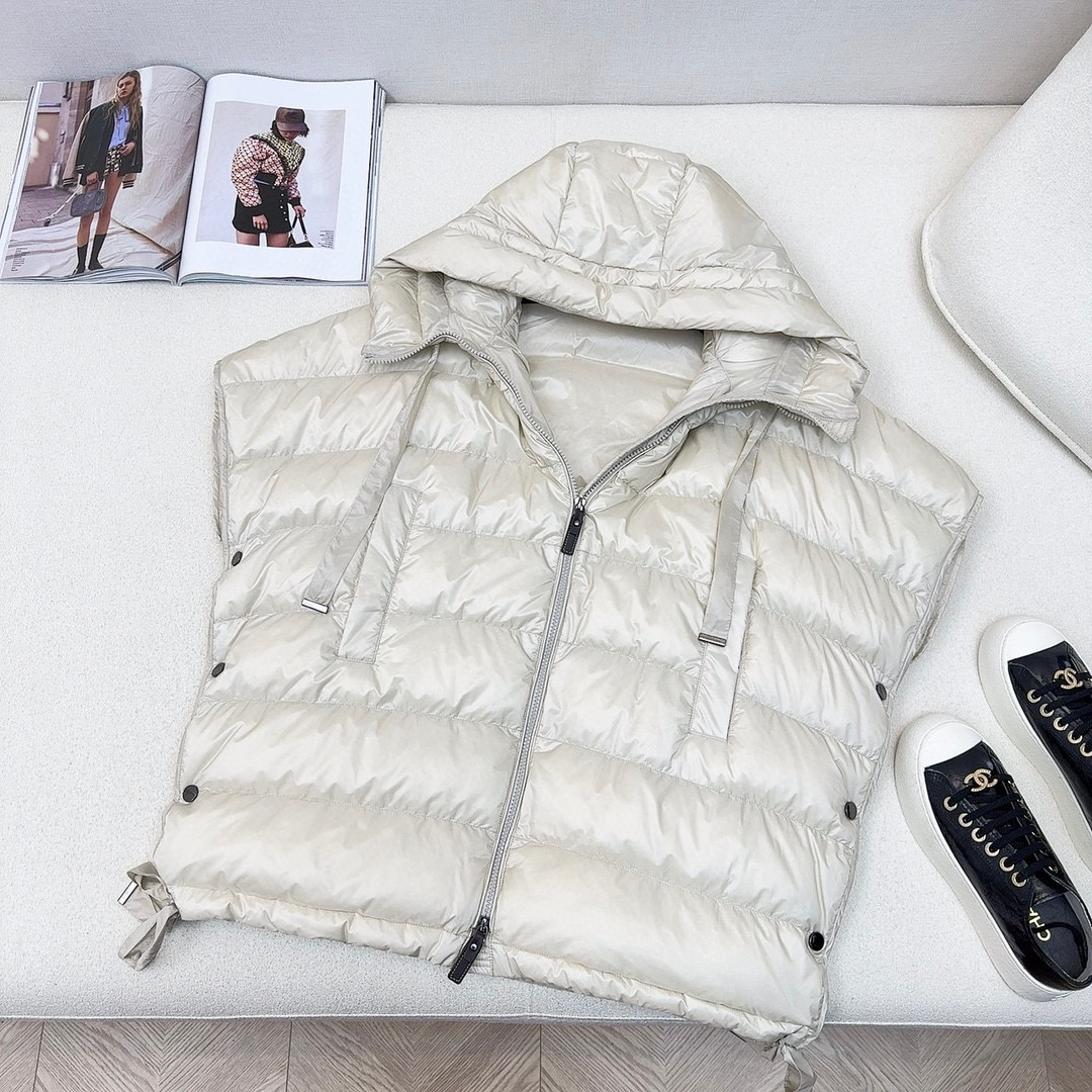 Title: P984 Femininity Suit with Dustproof Bag and Velvet Filling Summary: P984 suit with cape, nylon, velvet filling, and chicken-recommended flavor vest in short designs and three colors - 图片 6