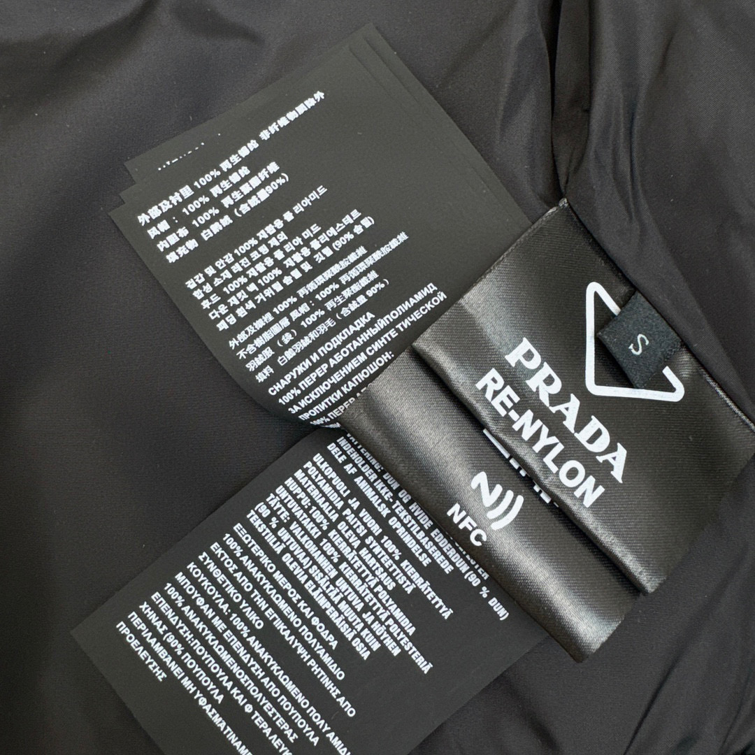 原单品质 PD 25ss————秋冬新款 天鹅绒立领短款羽绒马甲 🖤经典H短款版型百搭不挑人 帅气减龄时