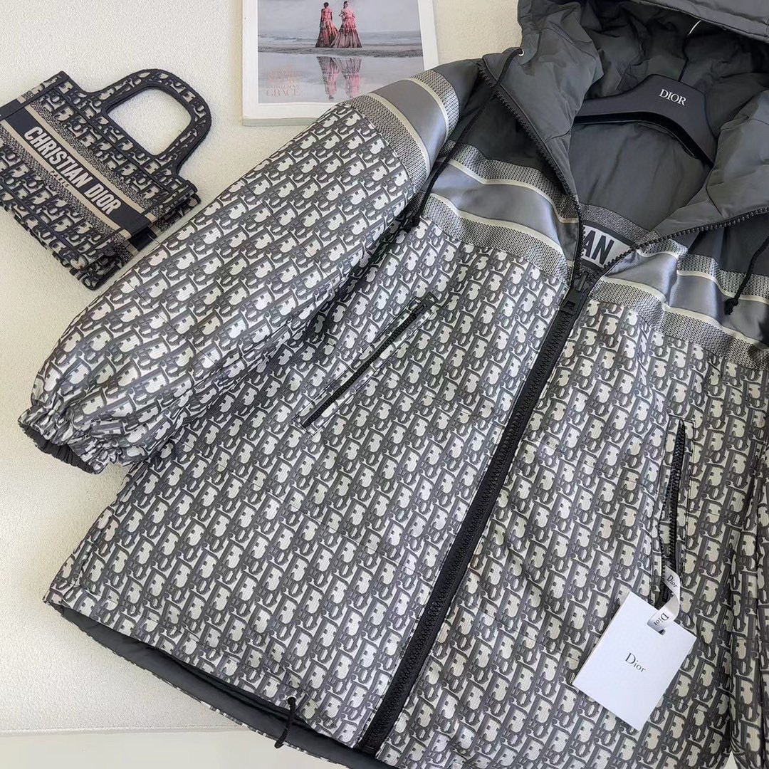 D* Classic Oblique Logo Hooded Down Jacket, Reversible, Unisex, 25SS 4 i1754889755333 7553 0 2