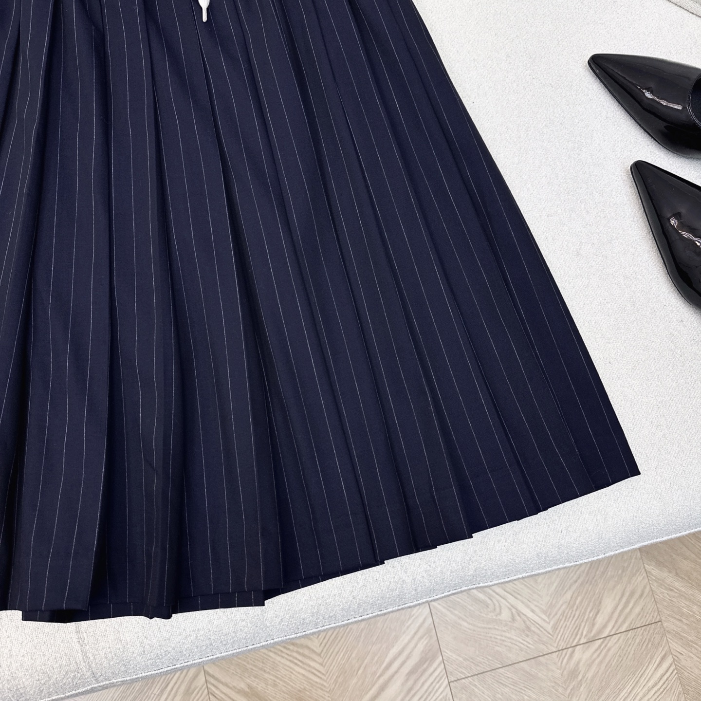 Miu 25Ss————早秋最新款拼色腰细条纹百褶半身长裙🖤超绝复古休闲运动风系列 一眼种草复古拼色设计