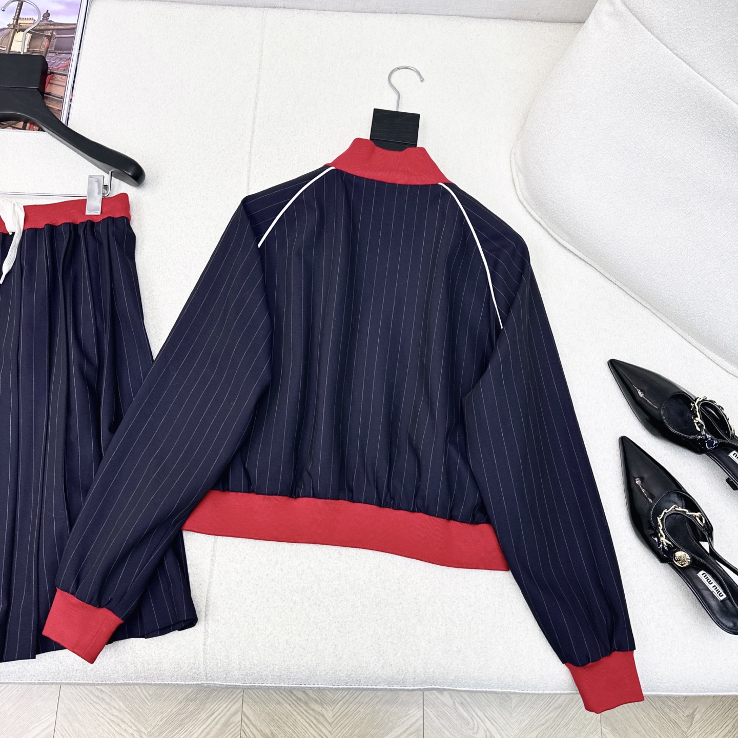 特价🉐️❗️现货齐码❗️不退不换❗️Miu 25Ss———早秋最新款撞色螺纹装饰细条纹羊毛学院风短外套🖤