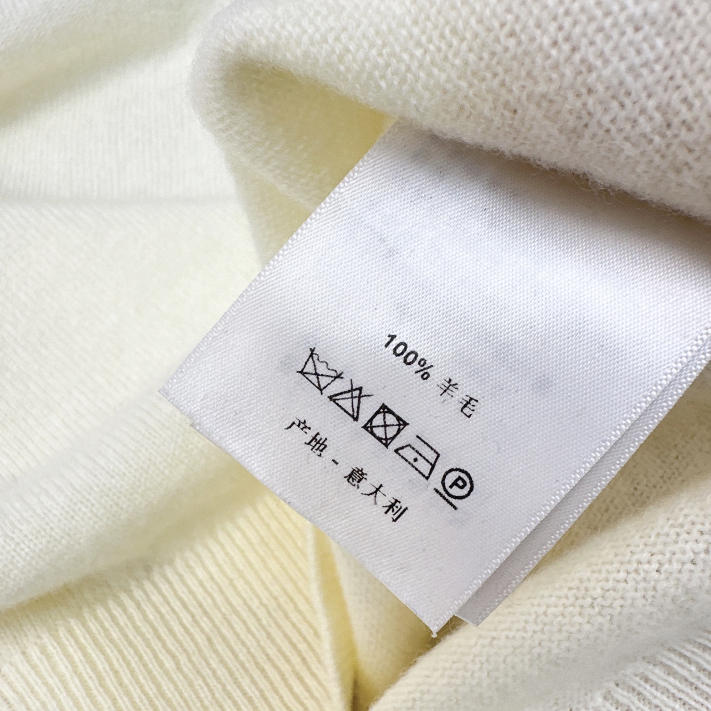 “Latest Knitting Suit Set for Fall: Round Collar, Loose Trunks, Impeccable Colors” - 图片 9