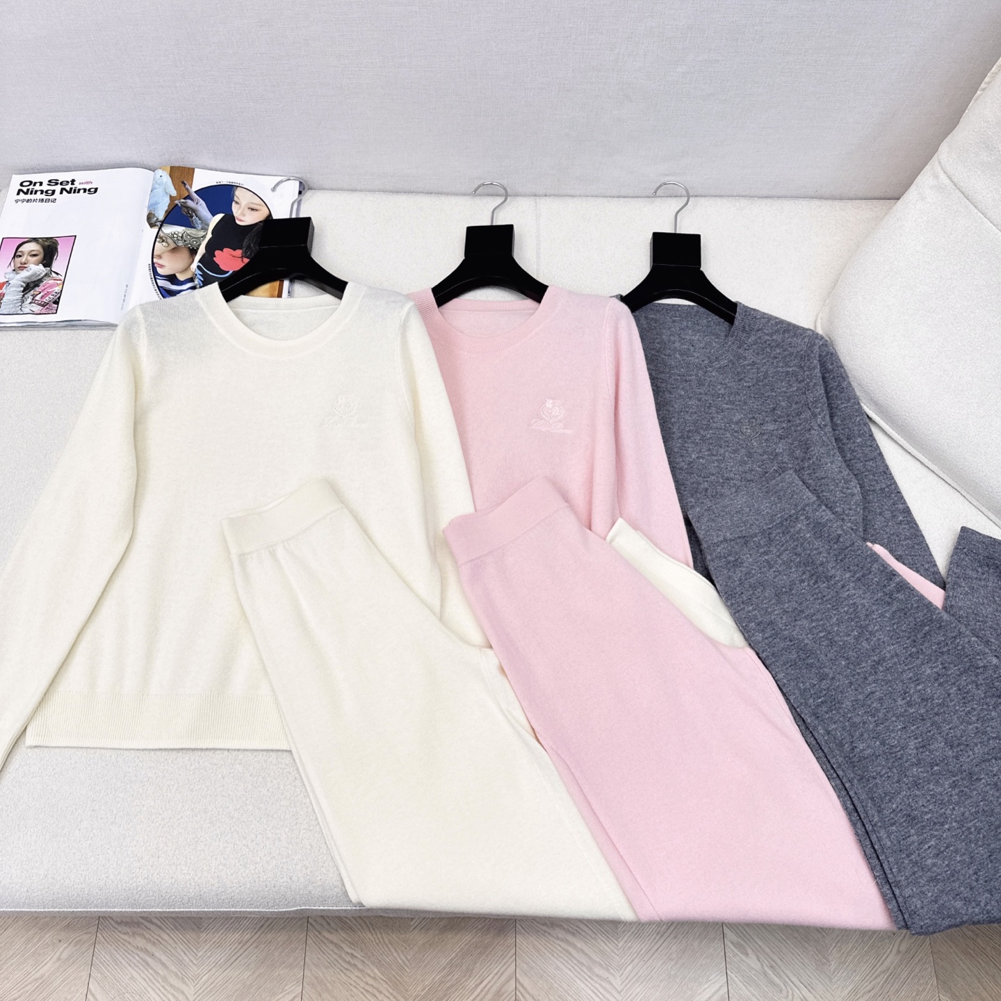 “Latest Knitting Suit Set for Fall: Round Collar, Loose Trunks, Impeccable Colors”