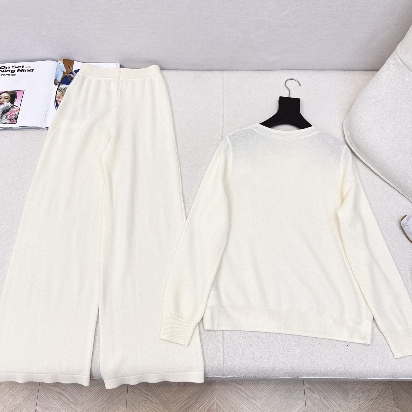 “Latest Knitting Suit Set for Fall: Round Collar, Loose Trunks, Impeccable Colors” - 图片 8