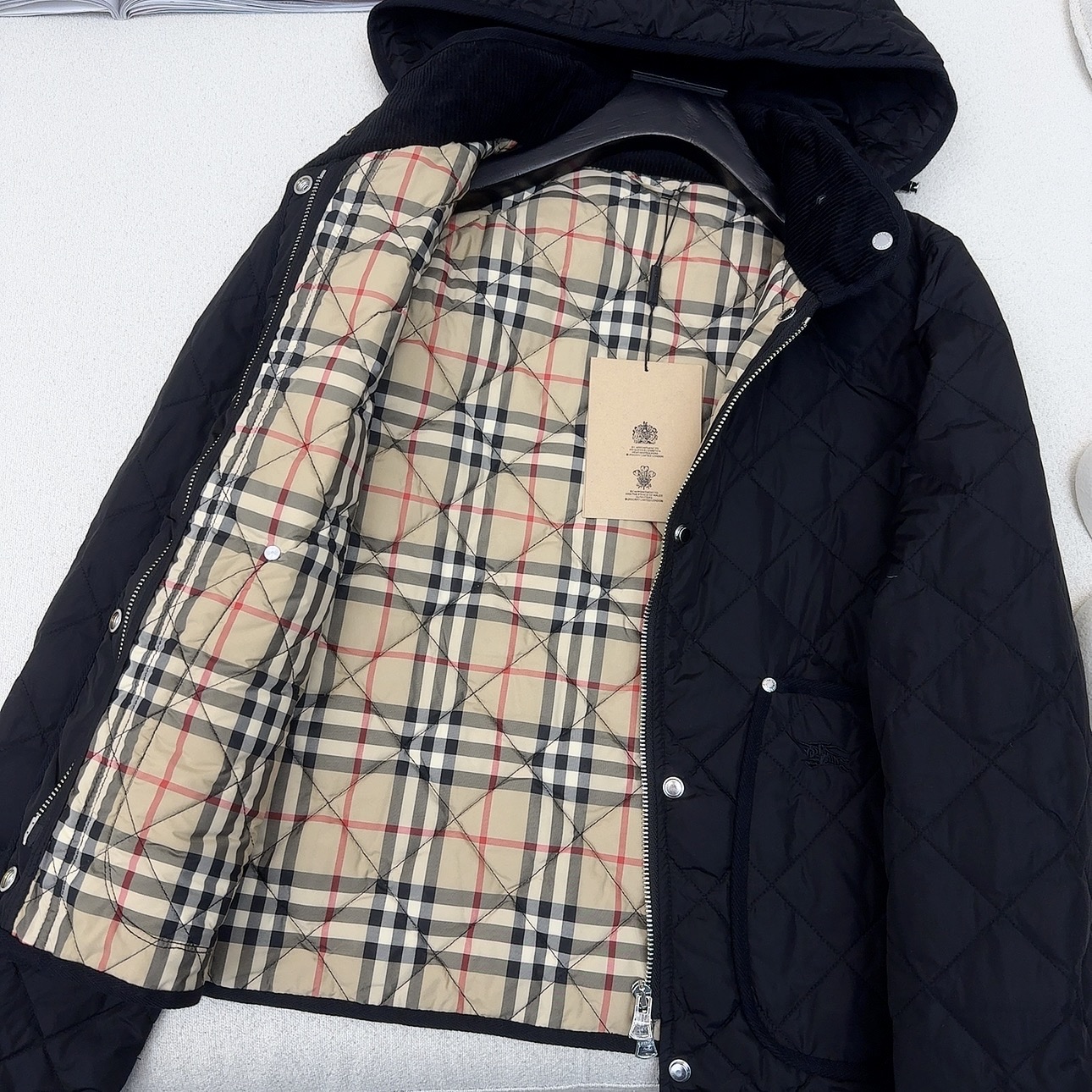 秋冬必备系列 原单品质 Bur 25Ss———秋冬最新款菱形绗缝连帽羽绒服短款外套 🤎 开发定制精纺尼龙