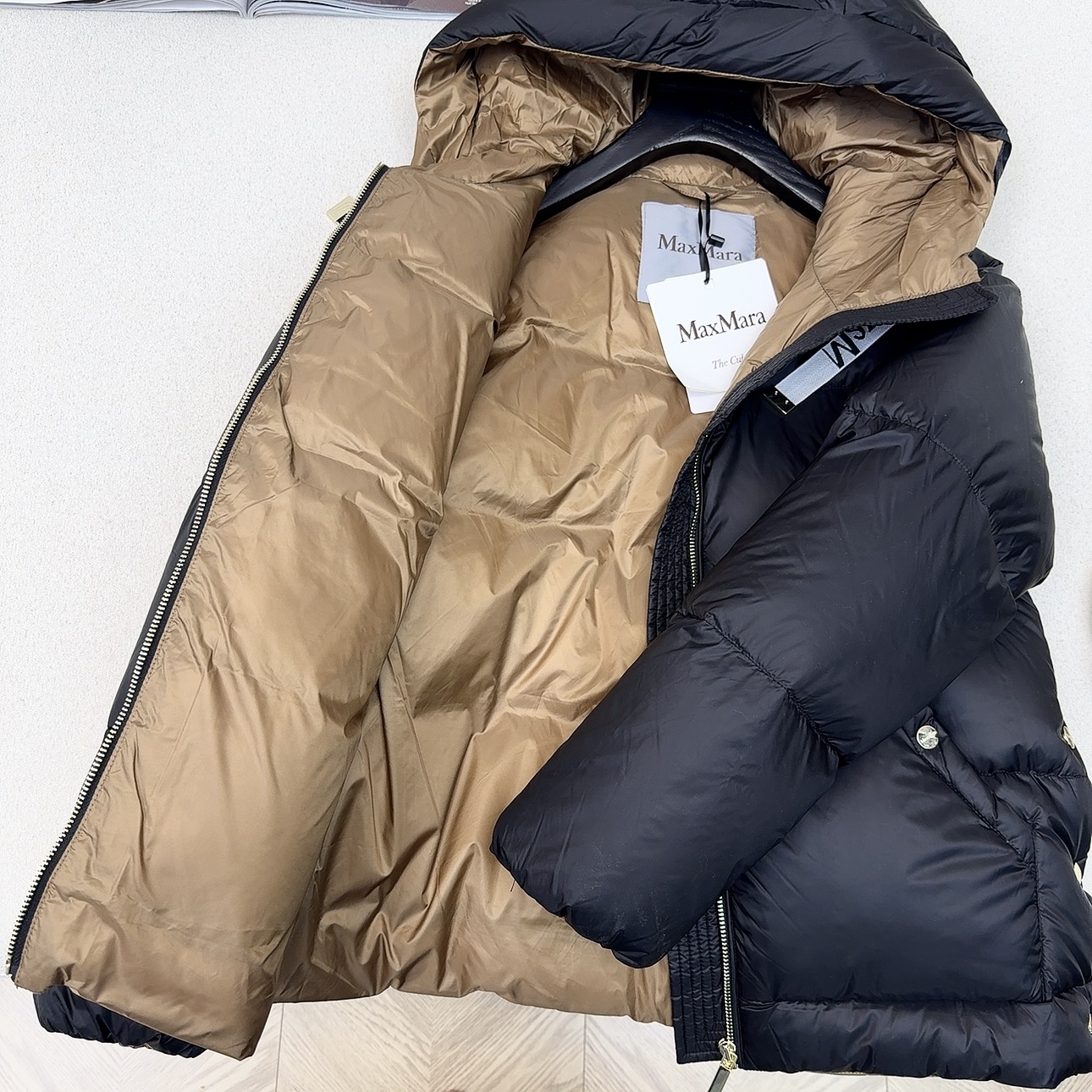 原单品质 Max25SS——秋冬新款经典袖标装饰连帽羽绒服外套🤎 经典立体H版型剪裁 经典时髦又帅气 原