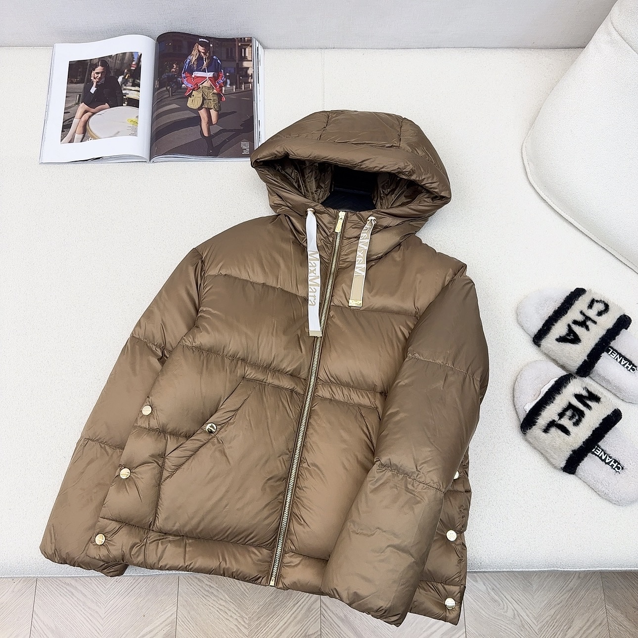 原单品质 Max25SS——秋冬新款经典袖标装饰连帽羽绒服外套🤎 经典立体H版型剪裁 经典时髦又帅气 原