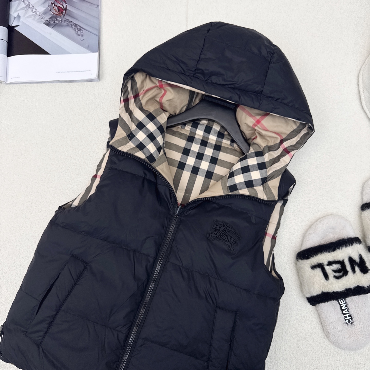 Burberry Vintage Check Reversible Down Vest - Stylish & Versatile 7 i1755322916261 8673 0 5