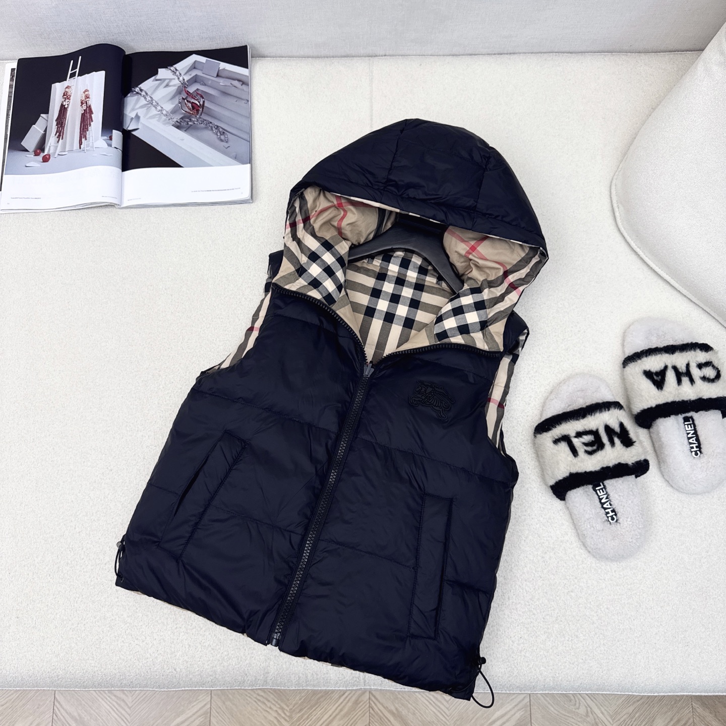 Burberry Vintage Check Reversible Down Vest - Stylish & Versatile 6 i1755322916308 6889 0 4