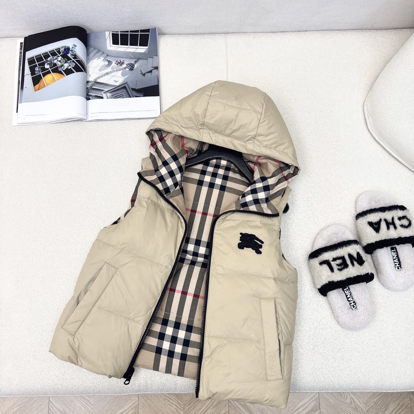 Burberry Vintage Check Panel Reversible Down Vest - Stylish & Versatile 7 i1755323018880 9273 0 5