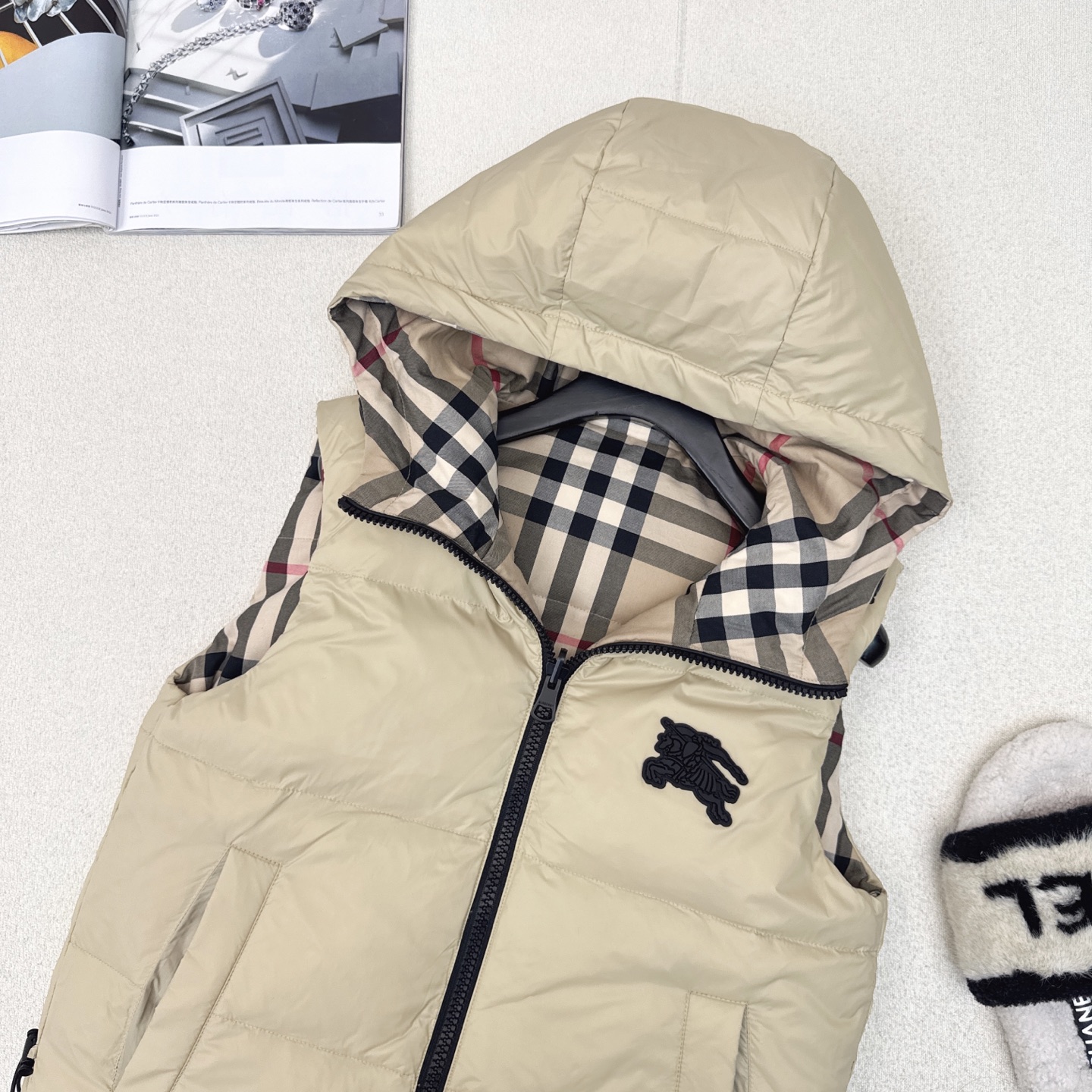 Burberry Vintage Check Panel Reversible Down Vest - Stylish & Versatile 6 i1755323018927 681 0 4