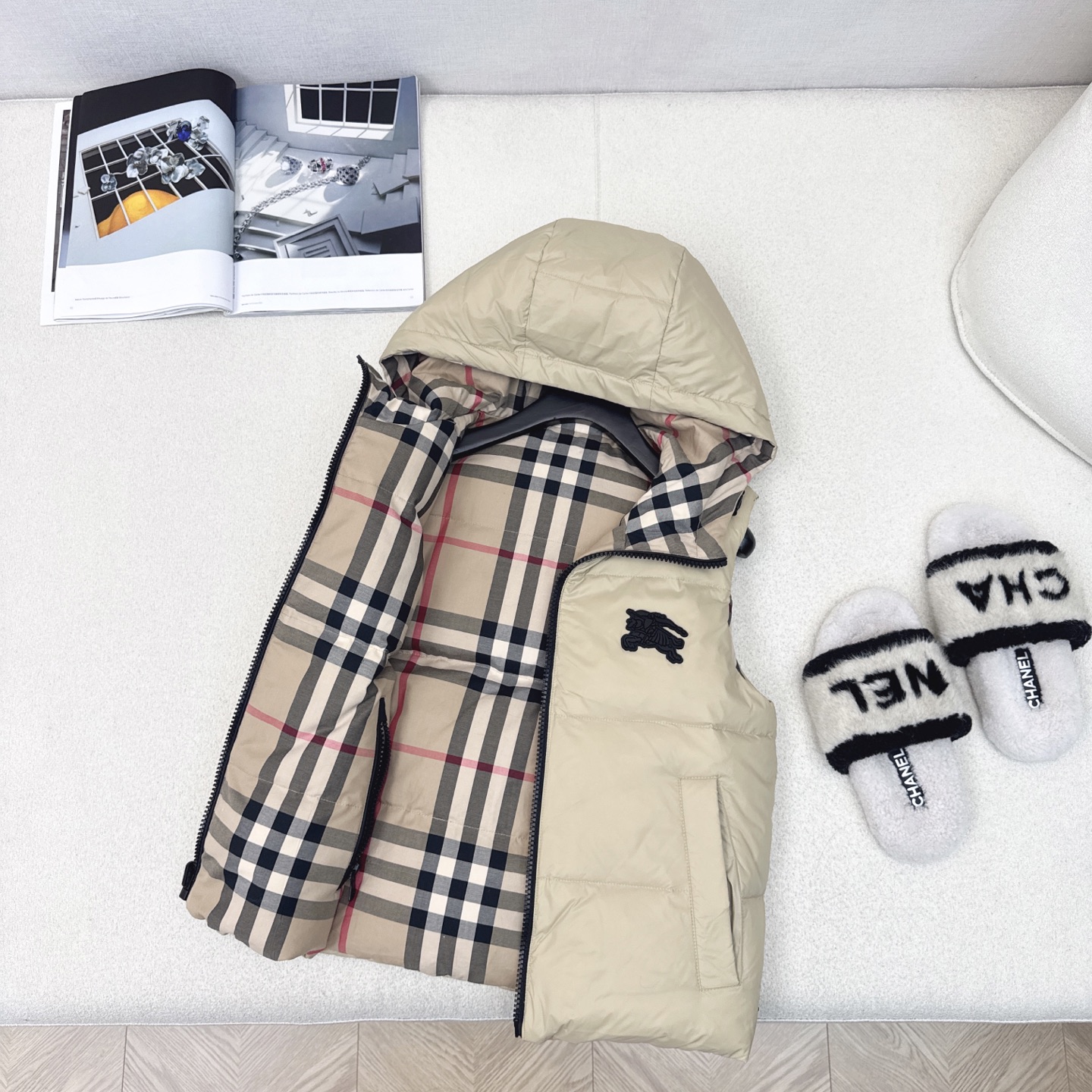 Burberry Vintage Check Panel Reversible Down Vest - Stylish & Versatile 9 i1755323019976 7703 0 7