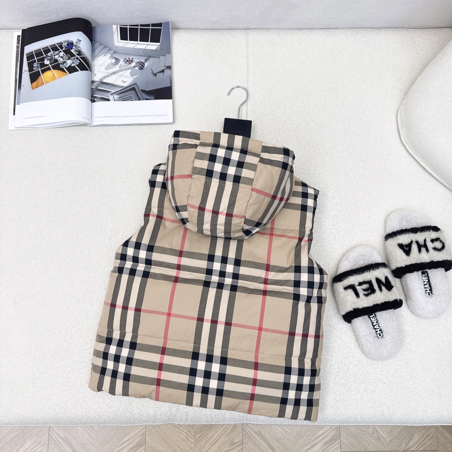 Burberry Vintage Check Panel Reversible Down Vest - Stylish & Versatile 3 i1755323020008 1930 0 1