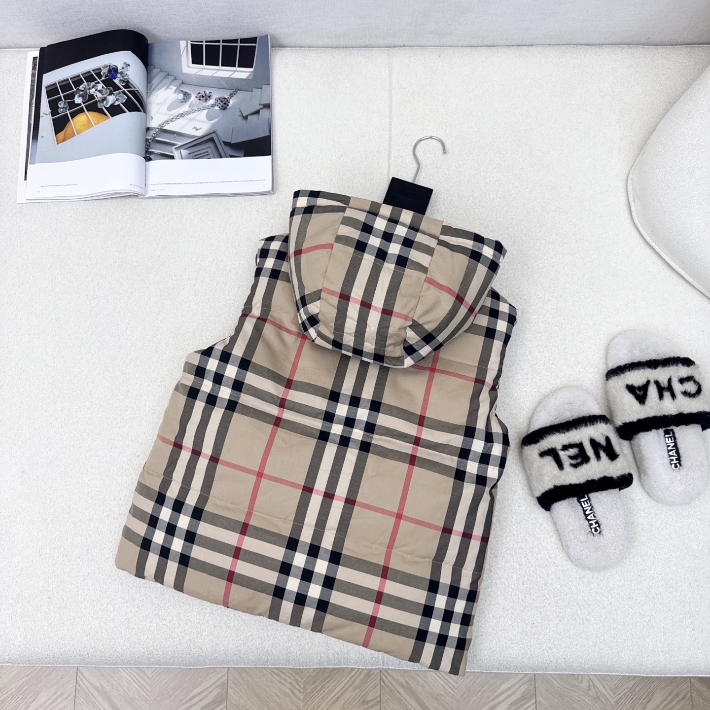 Burberry Vintage Check Panel Reversible Down Vest - Stylish & Warm 3 i1755323040275 7932 0 1
