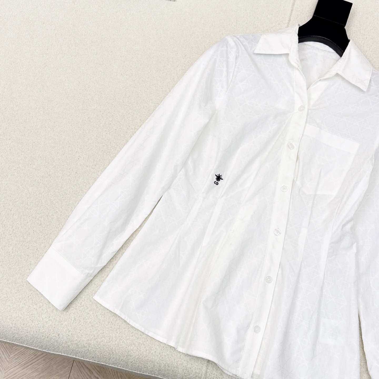 特价🉐️❗️SM❗️不退不换❗️独家首发 CD 25Ss————早秋新款戴妃藤格纹刺绣斜扣衬衫🤍收腰版型