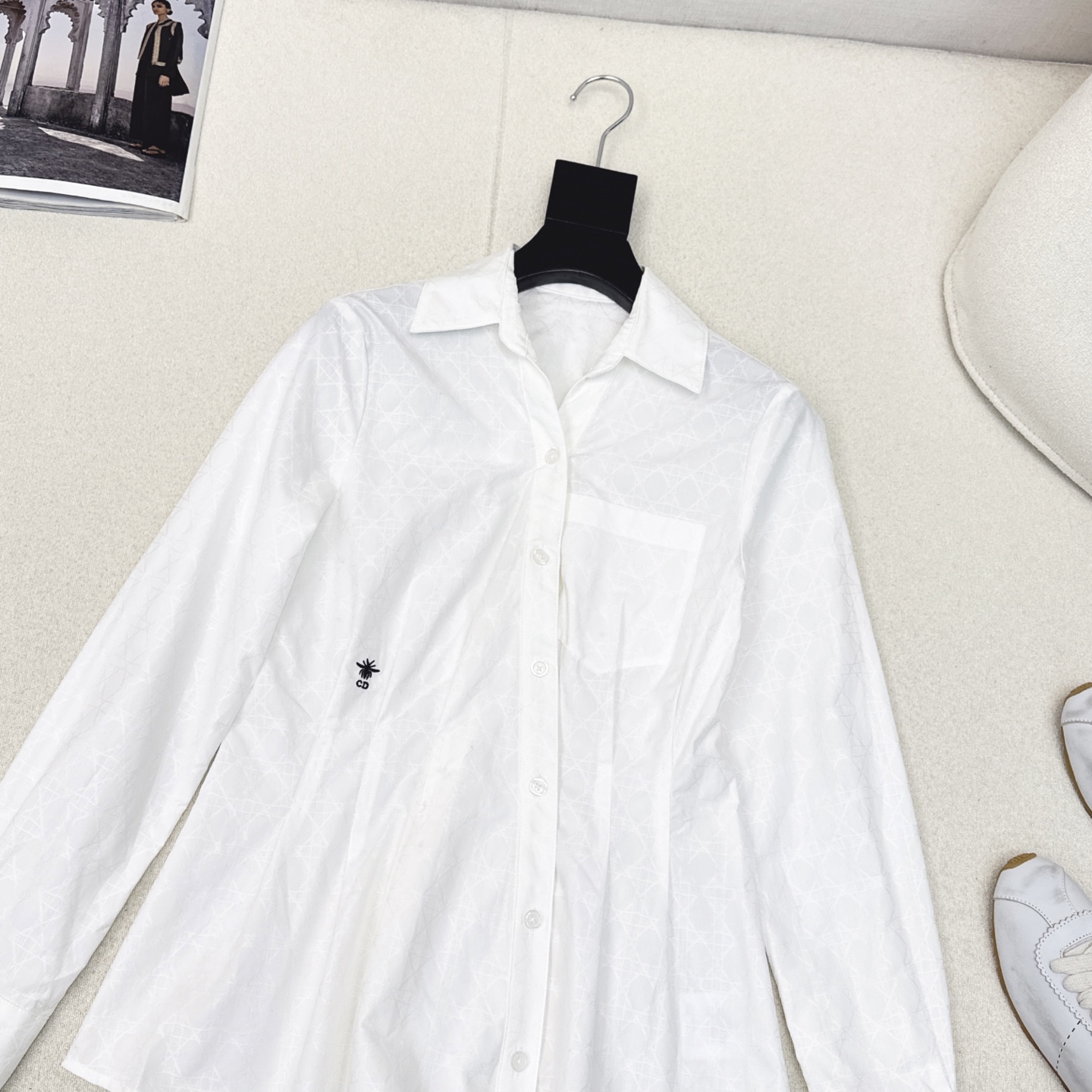 特价🉐️❗️SM❗️不退不换❗️独家首发 CD 25Ss————早秋新款戴妃藤格纹刺绣斜扣衬衫🤍收腰版型