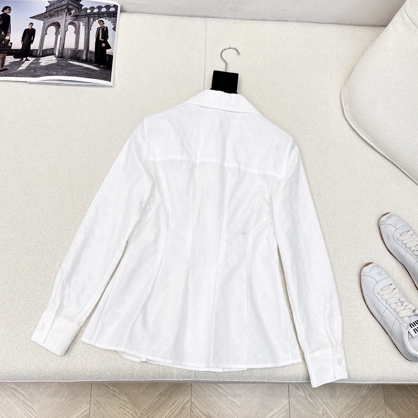 特价🉐️❗️SM❗️不退不换❗️独家首发 CD 25Ss————早秋新款戴妃藤格纹刺绣斜扣衬衫🤍收腰版型