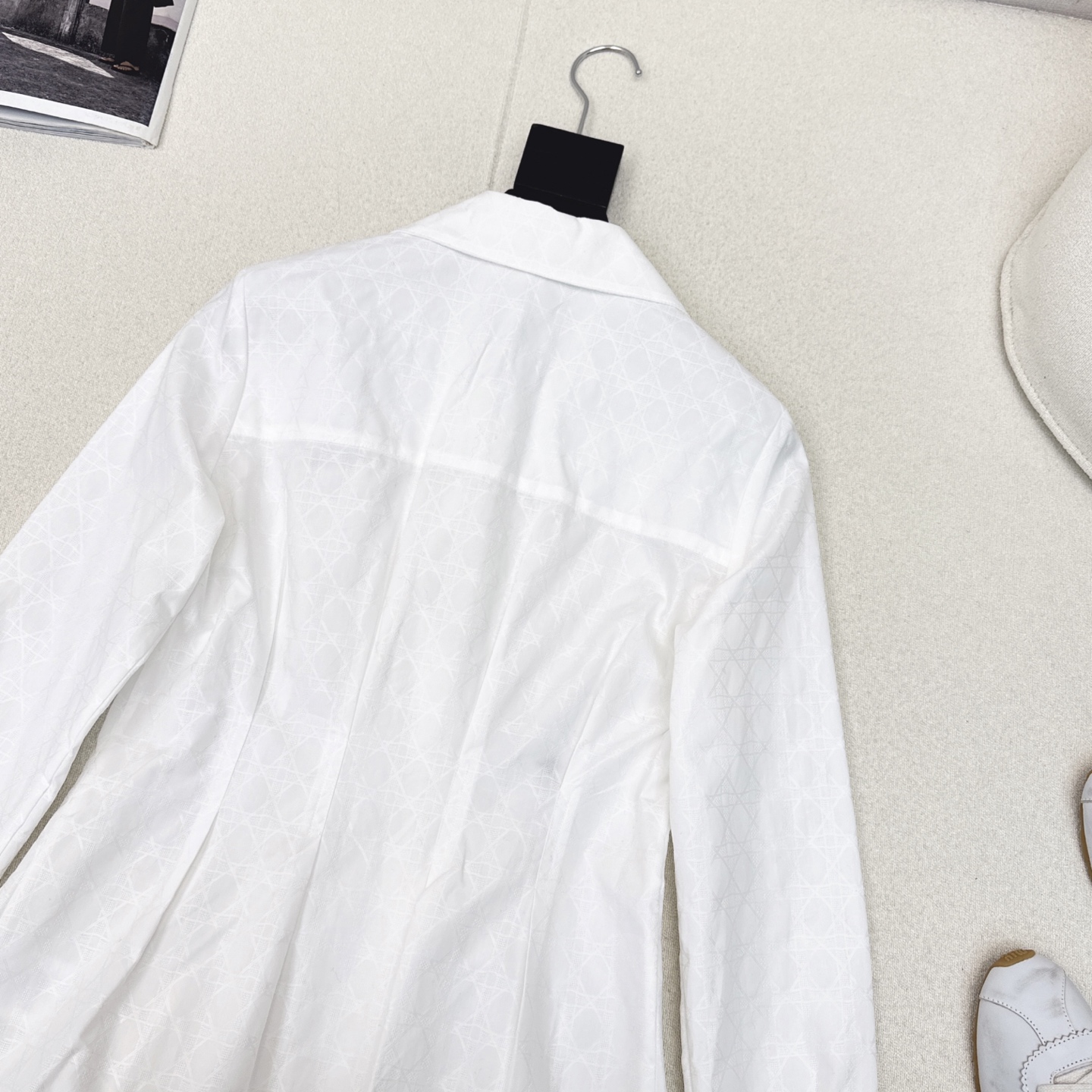 特价🉐️❗️SM❗️不退不换❗️独家首发 CD 25Ss————早秋新款戴妃藤格纹刺绣斜扣衬衫🤍收腰版型