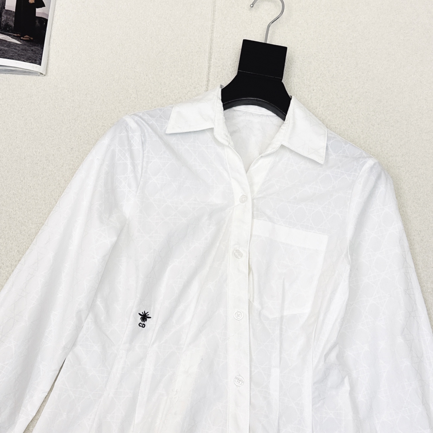 特价🉐️❗️SM❗️不退不换❗️独家首发 CD 25Ss————早秋新款戴妃藤格纹刺绣斜扣衬衫🤍收腰版型