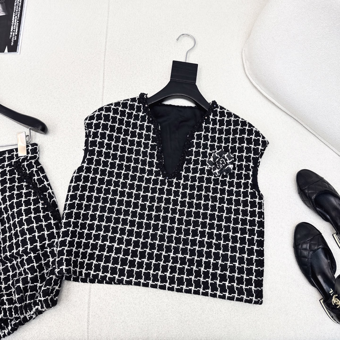 Elegant Black & White Woven Grid Set with Camellia Brooch 3 i1755335974022 7487 0 1