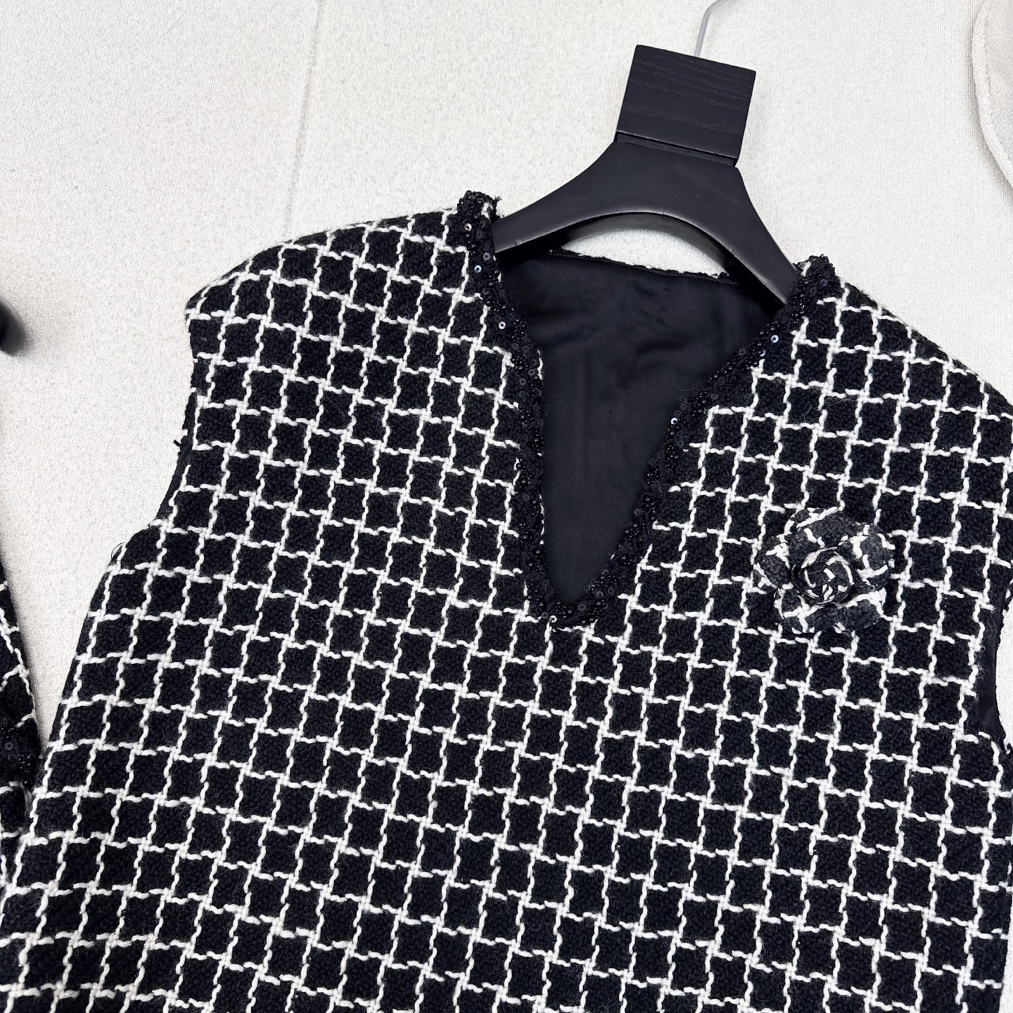 Elegant Black & White Woven Grid Set with Camellia Brooch 4 i1755335974124 8953 0 2