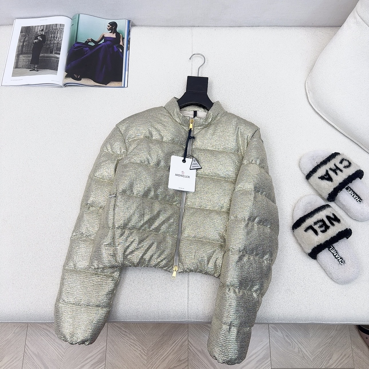 高端品质 MC 25ss———秋冬新品 银丝亮闪立领短款羽绒服外套🤍 原版开模独特设计银丝材质面料 质感
