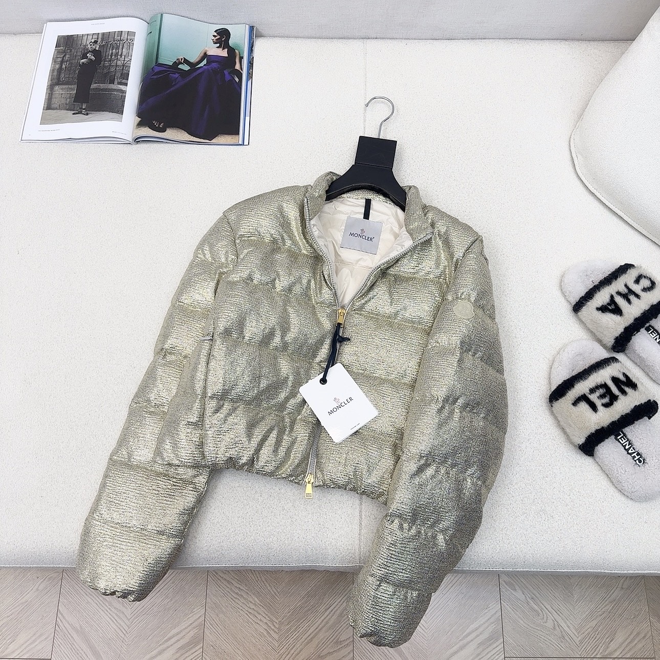 高端品质 MC 25ss———秋冬新品 银丝亮闪立领短款羽绒服外套🤍 原版开模独特设计银丝材质面料 质感