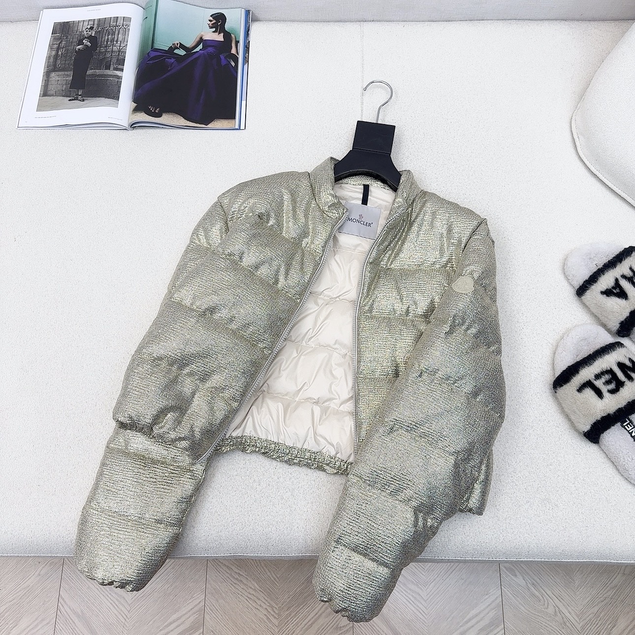 高端品质 MC 25ss———秋冬新品 银丝亮闪立领短款羽绒服外套🤍 原版开模独特设计银丝材质面料 质感