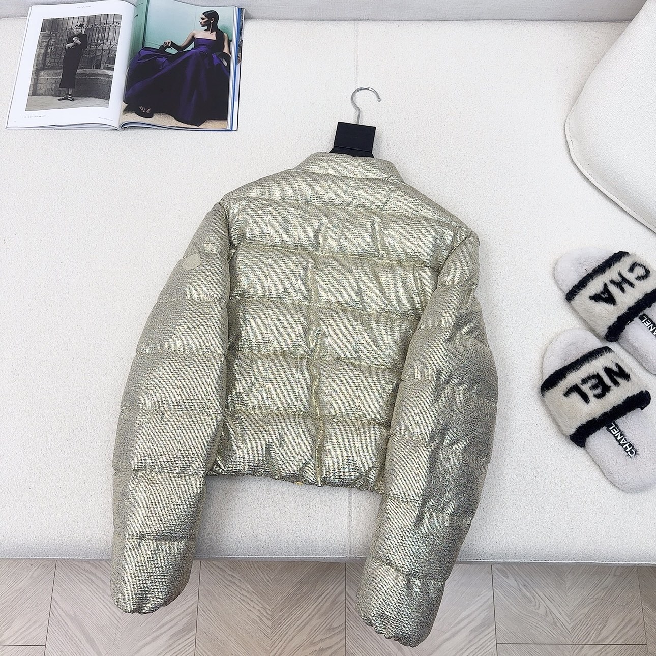 高端品质 MC 25ss———秋冬新品 银丝亮闪立领短款羽绒服外套🤍 原版开模独特设计银丝材质面料 质感
