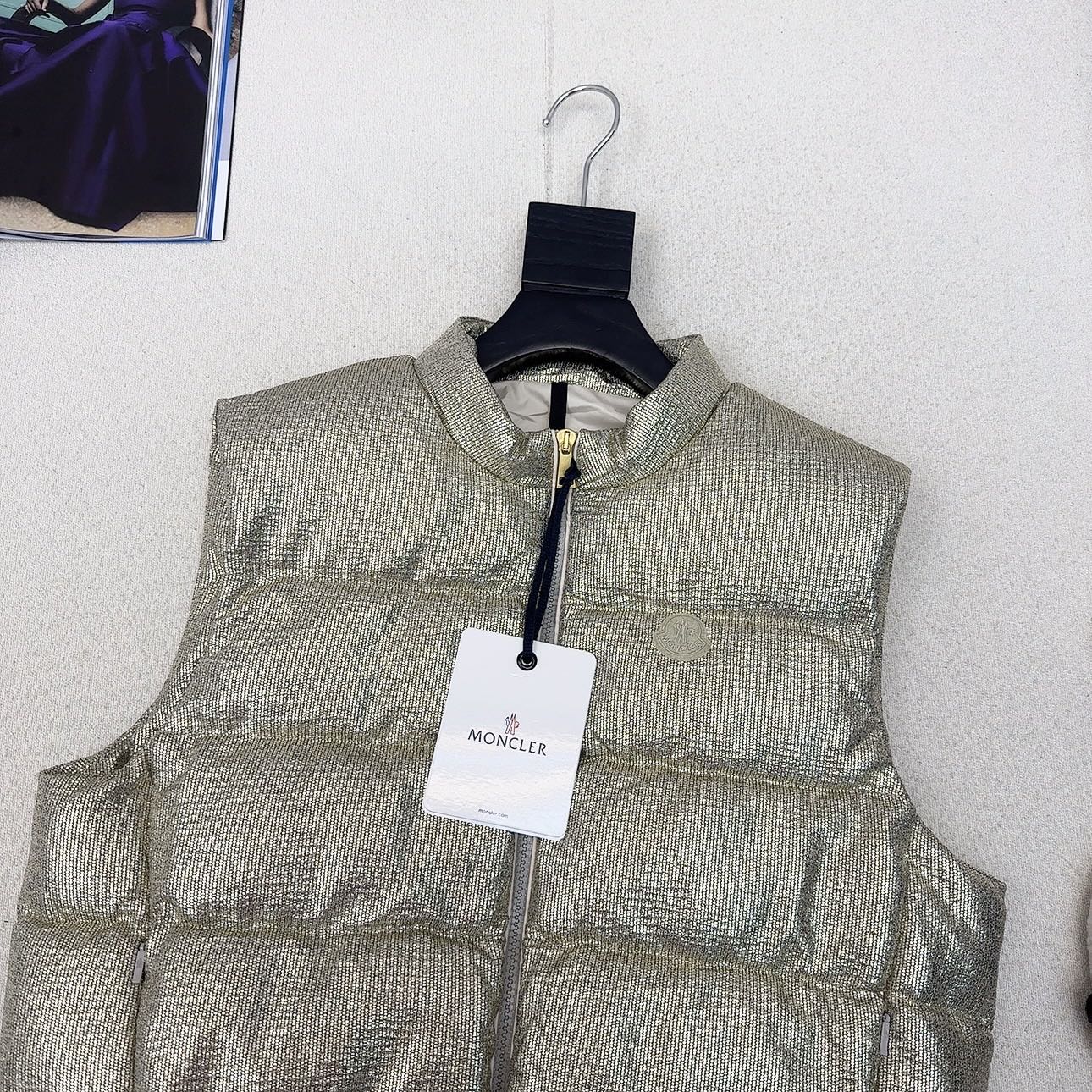 高端品质 MC 25ss———秋冬新品 银丝亮闪立领羽绒马甲🤍 原版开模独特设计银丝材质面料 质感超好 