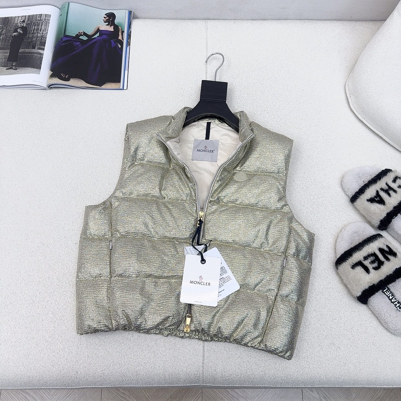 高端品质 MC 25ss———秋冬新品 银丝亮闪立领羽绒马甲🤍 原版开模独特设计银丝材质面料 质感超好 
