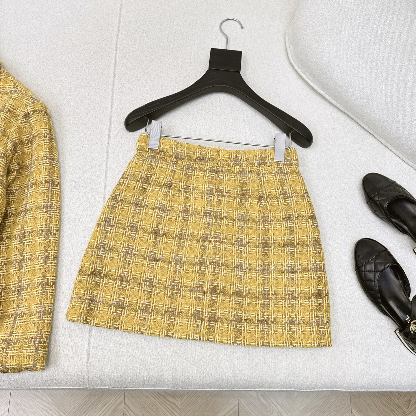 特价🉐️❗️SM❗️不退不换❗️爆单款 C家 25Ss————秋冬最新款名媛气质套装💛山茶花装饰编织外套