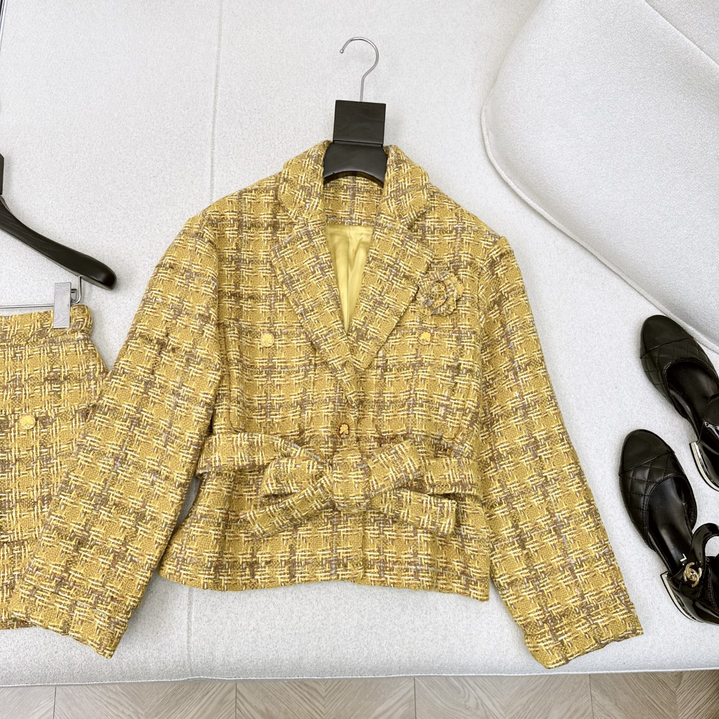 Elegant Camellia Knit Set: Chic Autumn/Winter Outfit 2 i1755410529246 8326 0 0