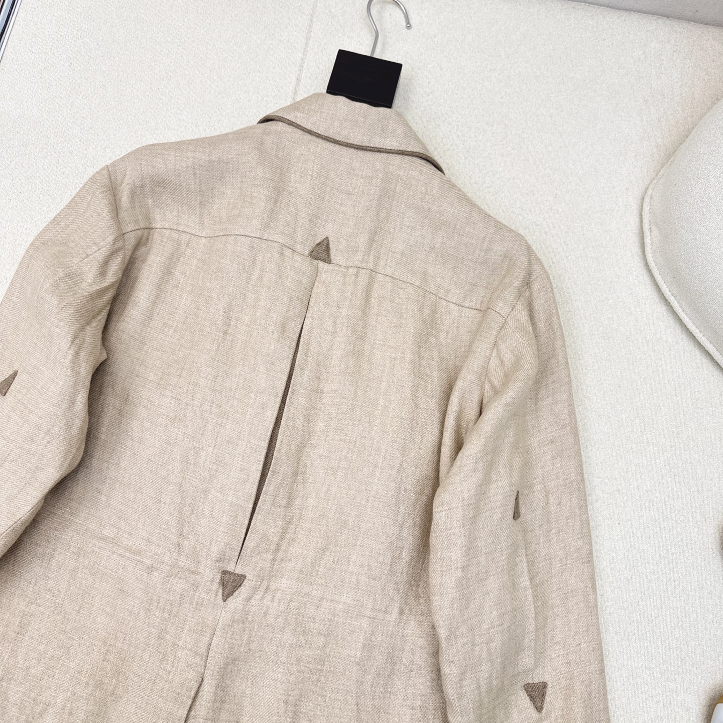 “LP 60Ss Packaged Tack Jacket for Fall and Winter: Comfortable Design with Back and Elbows” - 图片 9