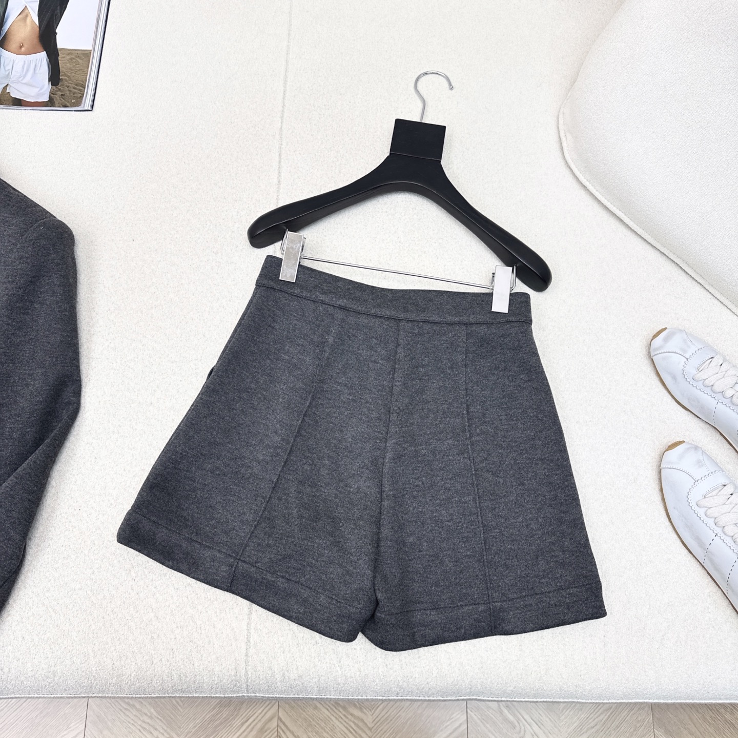Title: P528 Single-Assed Women’s Gray Suit Summary Summary: Single-assed women’s gray suit with short, fine coat in various styles for a sophisticated look. - 图片 7