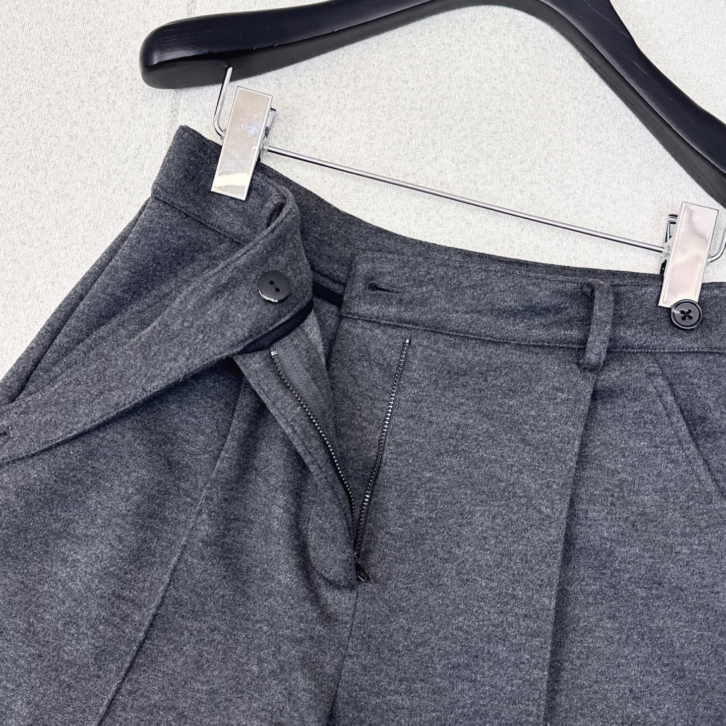 Title: P528 Single-Assed Women’s Gray Suit Summary Summary: Single-assed women’s gray suit with short, fine coat in various styles for a sophisticated look. - 图片 6
