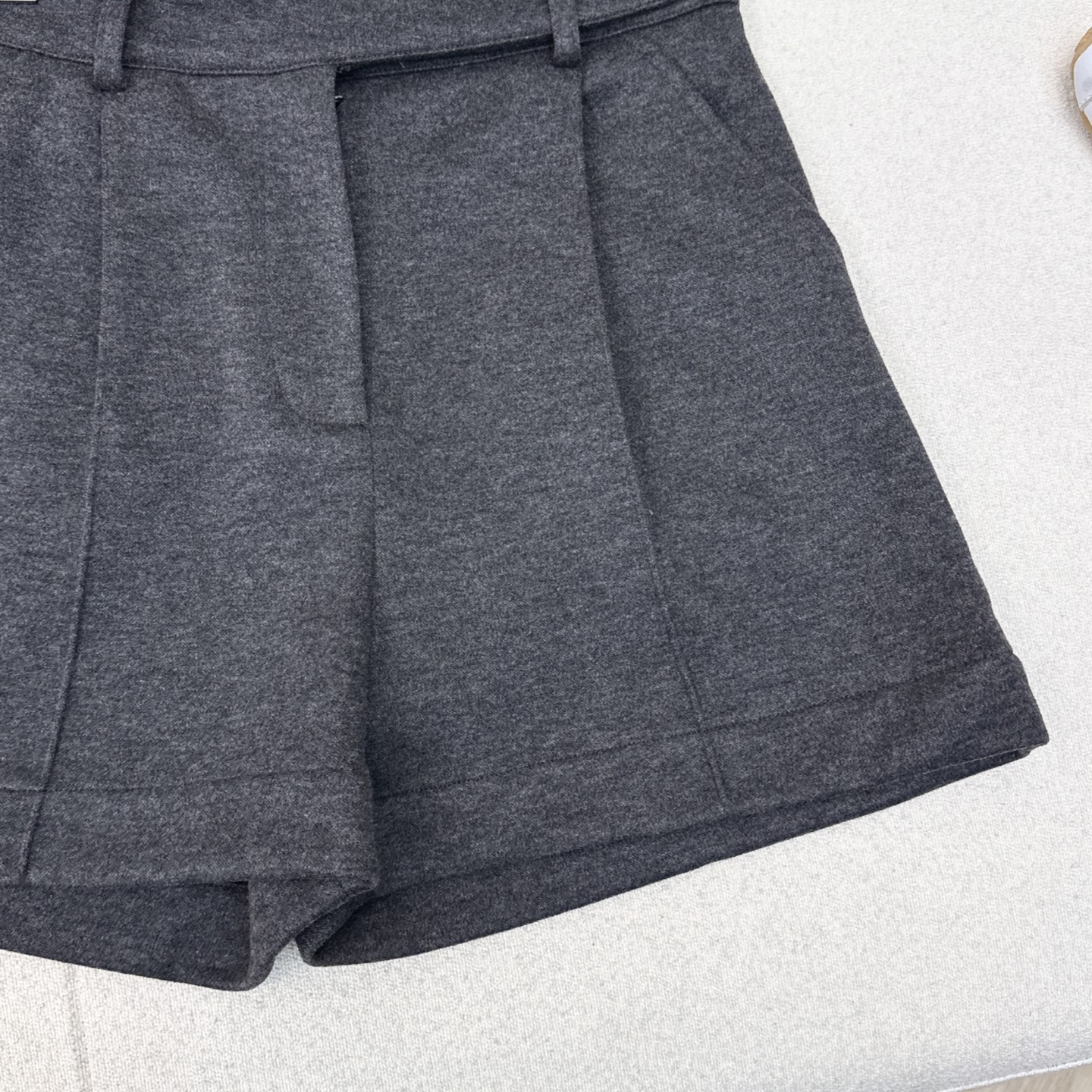 Title: P528 Single-Assed Women’s Gray Suit Summary Summary: Single-assed women’s gray suit with short, fine coat in various styles for a sophisticated look. - 图片 5