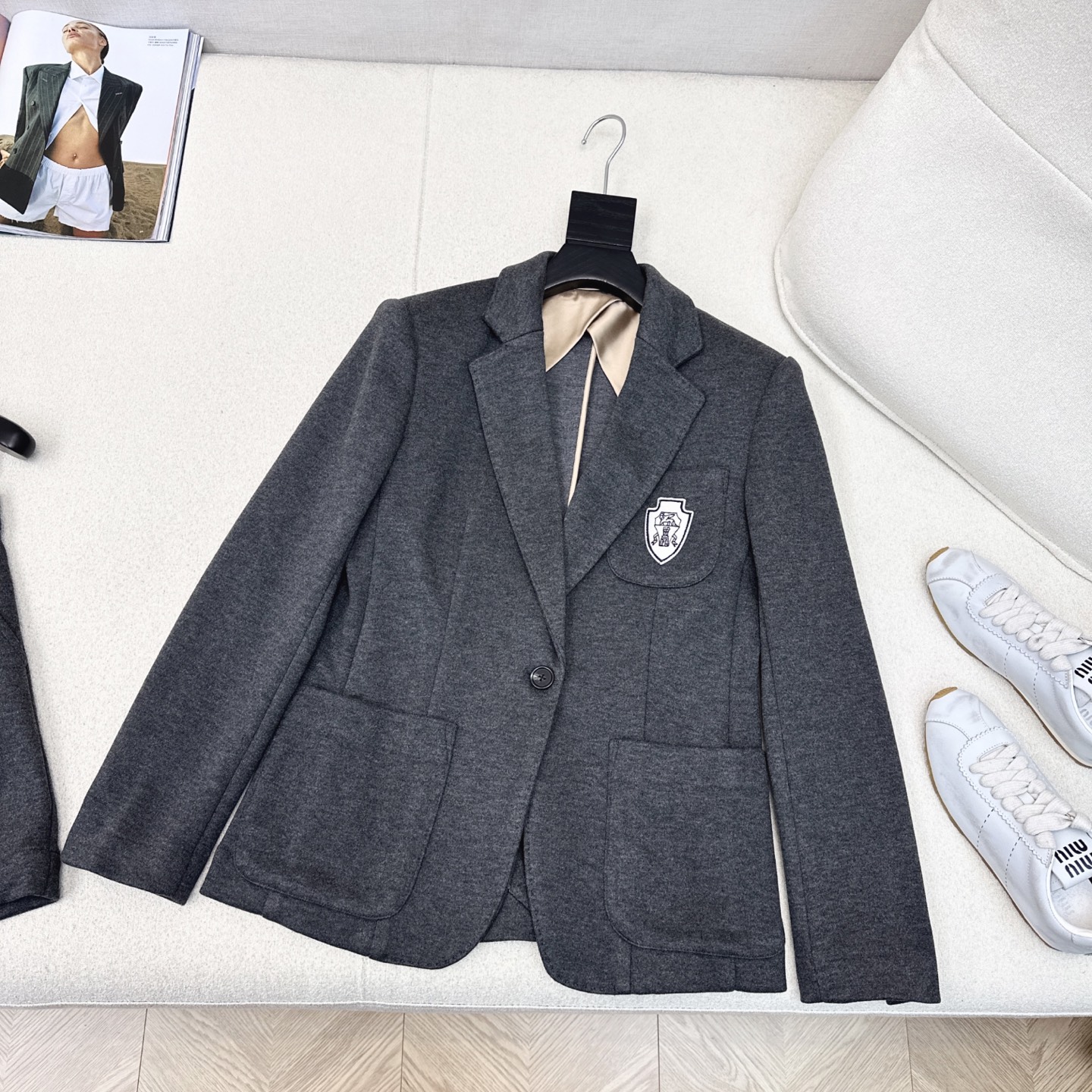 “BC 25Ss Women’s Autumn/Winter Outfits: Short-Sized Gray Suit, High-Waist Coat & Dress with Custom Fabric”