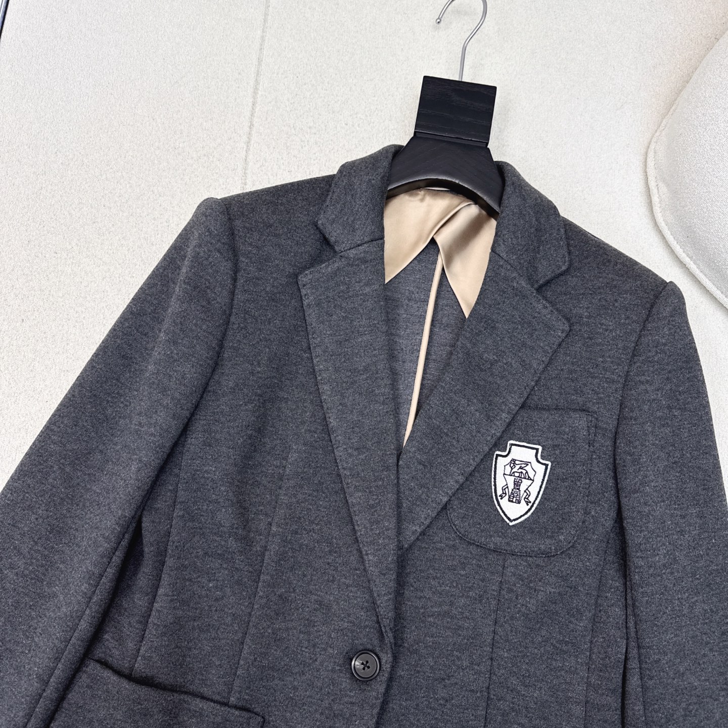 “BC 25Ss Women’s Autumn/Winter Outfits: Short-Sized Gray Suit, High-Waist Coat & Dress with Custom Fabric” - 图片 3