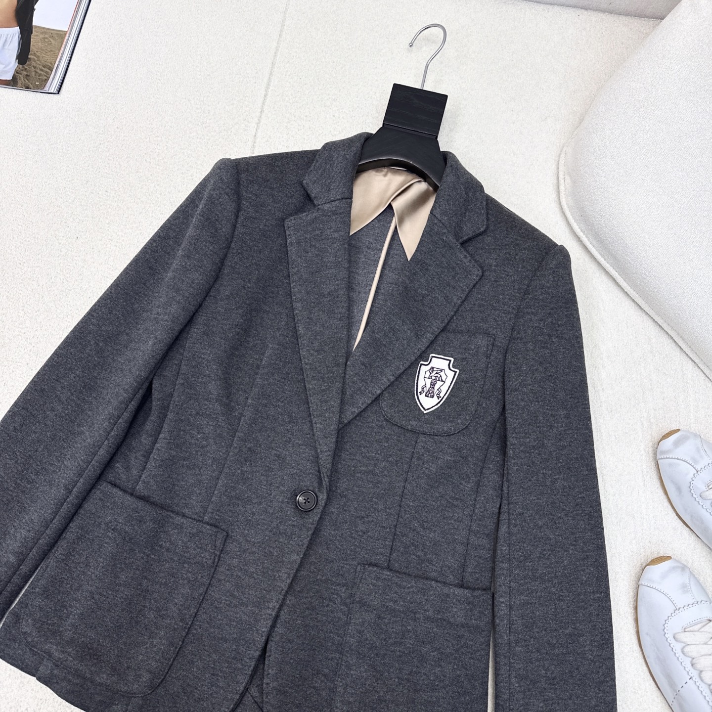 “BC 25Ss Women’s Autumn/Winter Outfits: Short-Sized Gray Suit, High-Waist Coat & Dress with Custom Fabric” - 图片 2