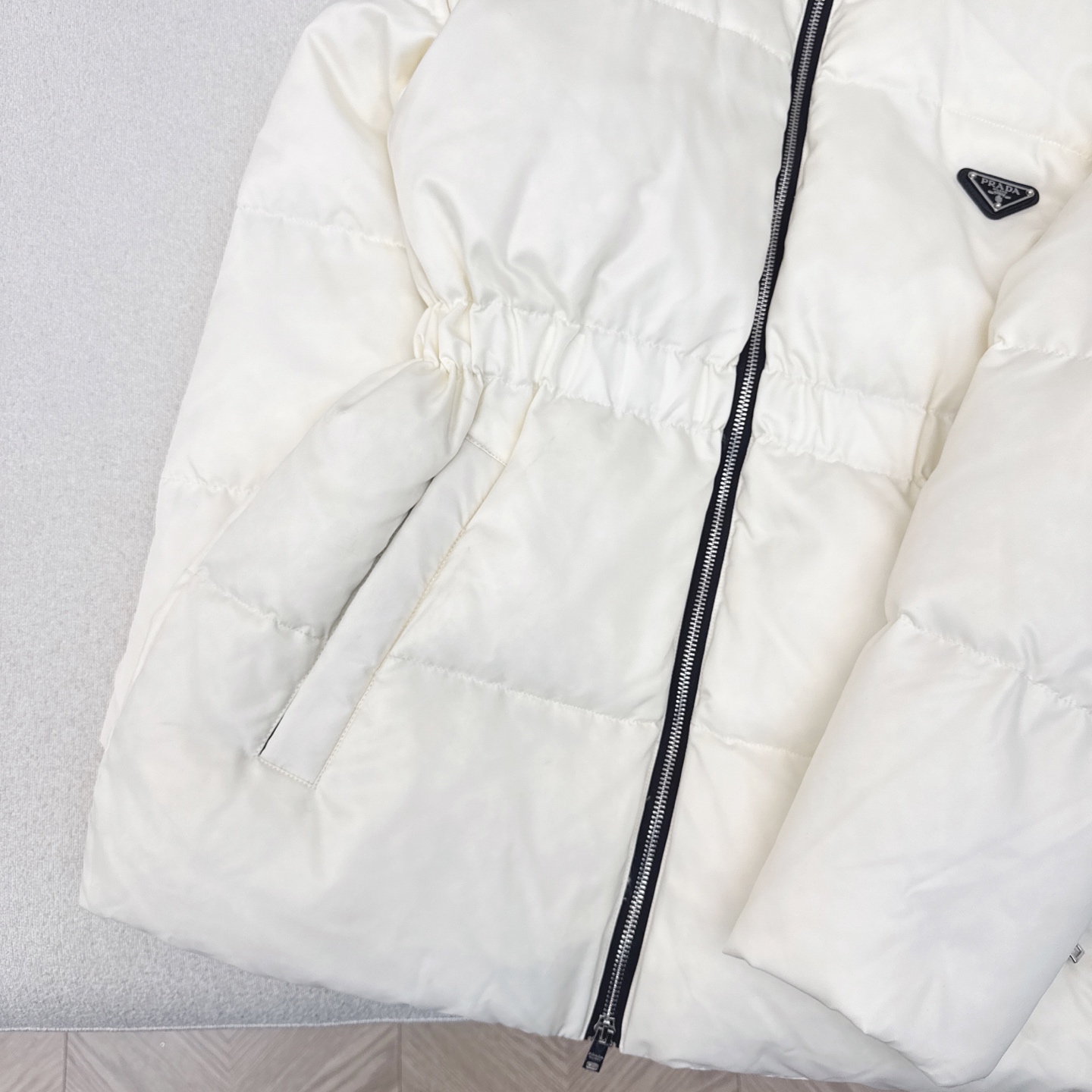 爆单款推荐 原单品质 PD 25Ss———秋冬最新款时髦精必入收腰羽绒服 🖤本季最佳版型 收腰面包服提高